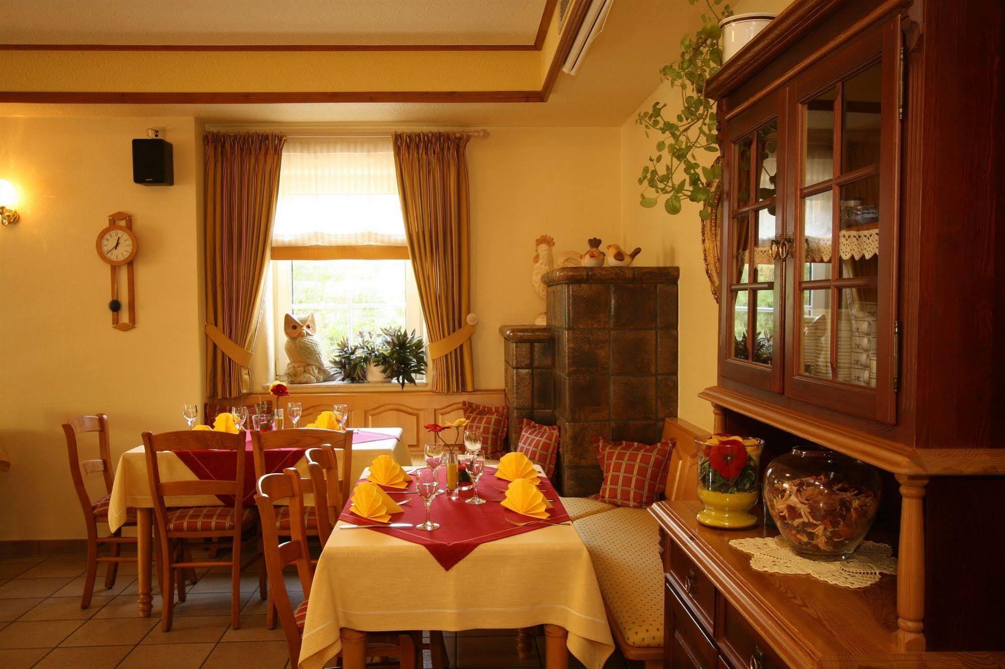 Hotel Company Cölbe Kültér fotó