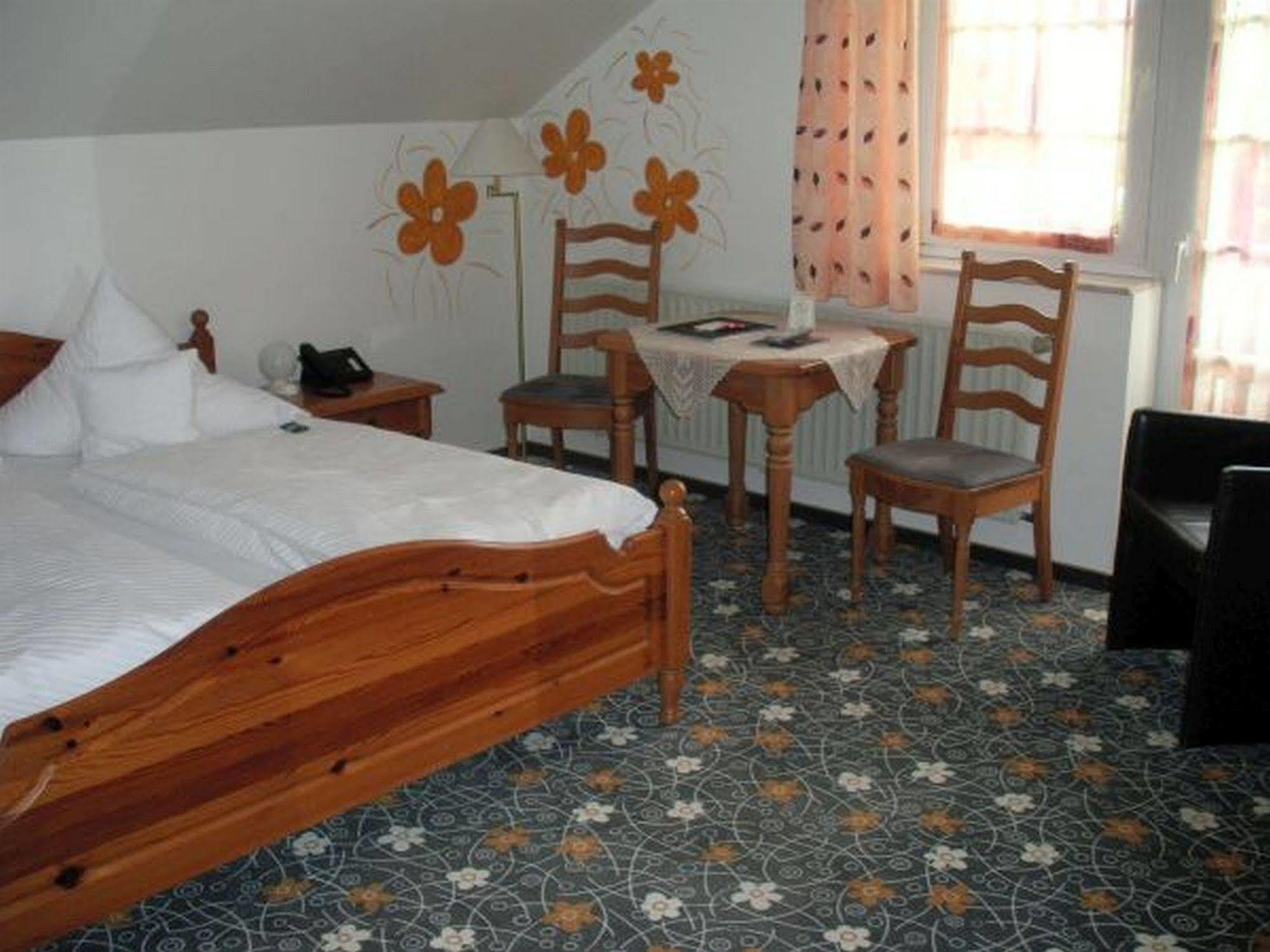 Hotel Company Cölbe Kültér fotó