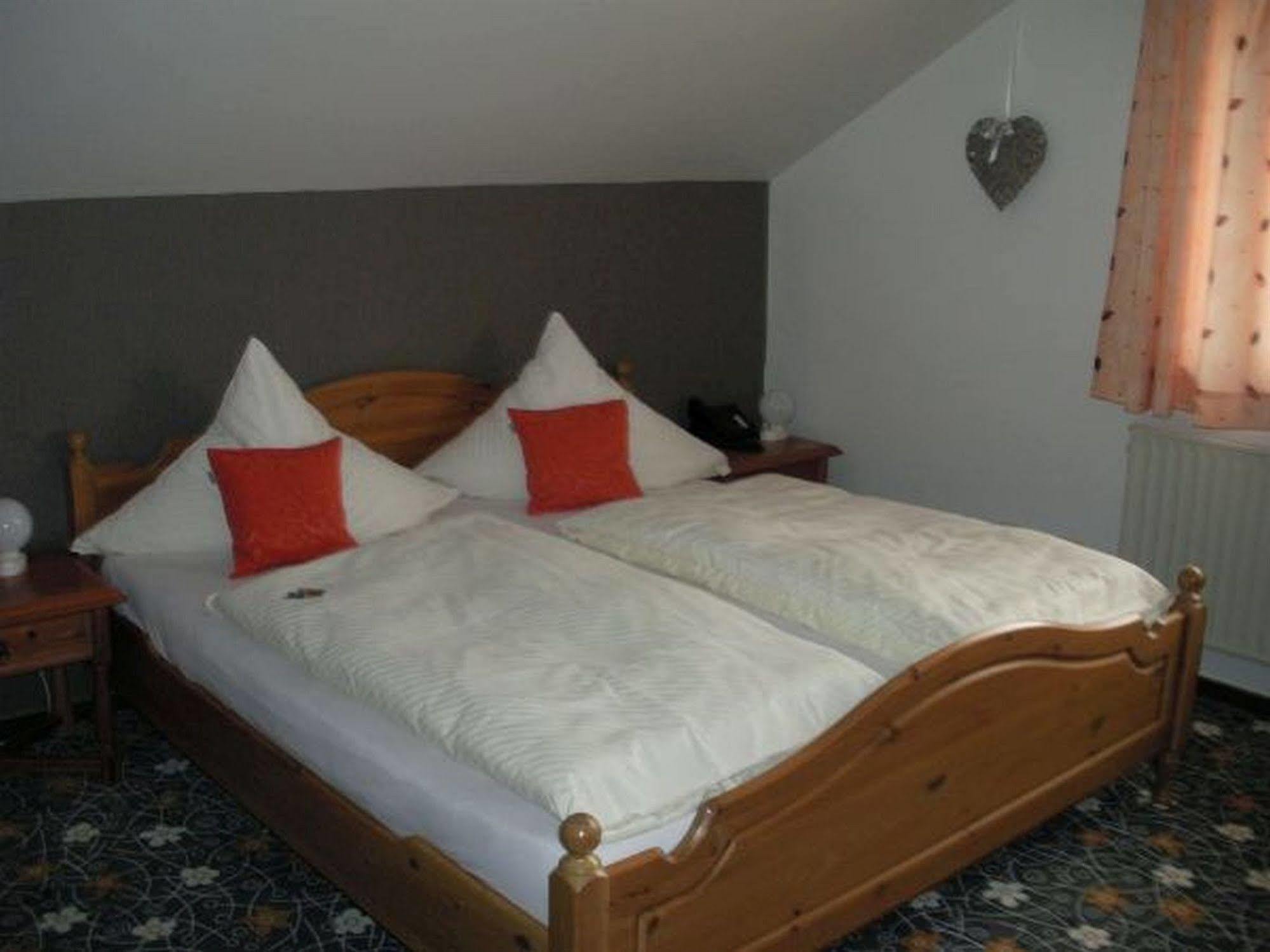 Hotel Company Cölbe Kültér fotó