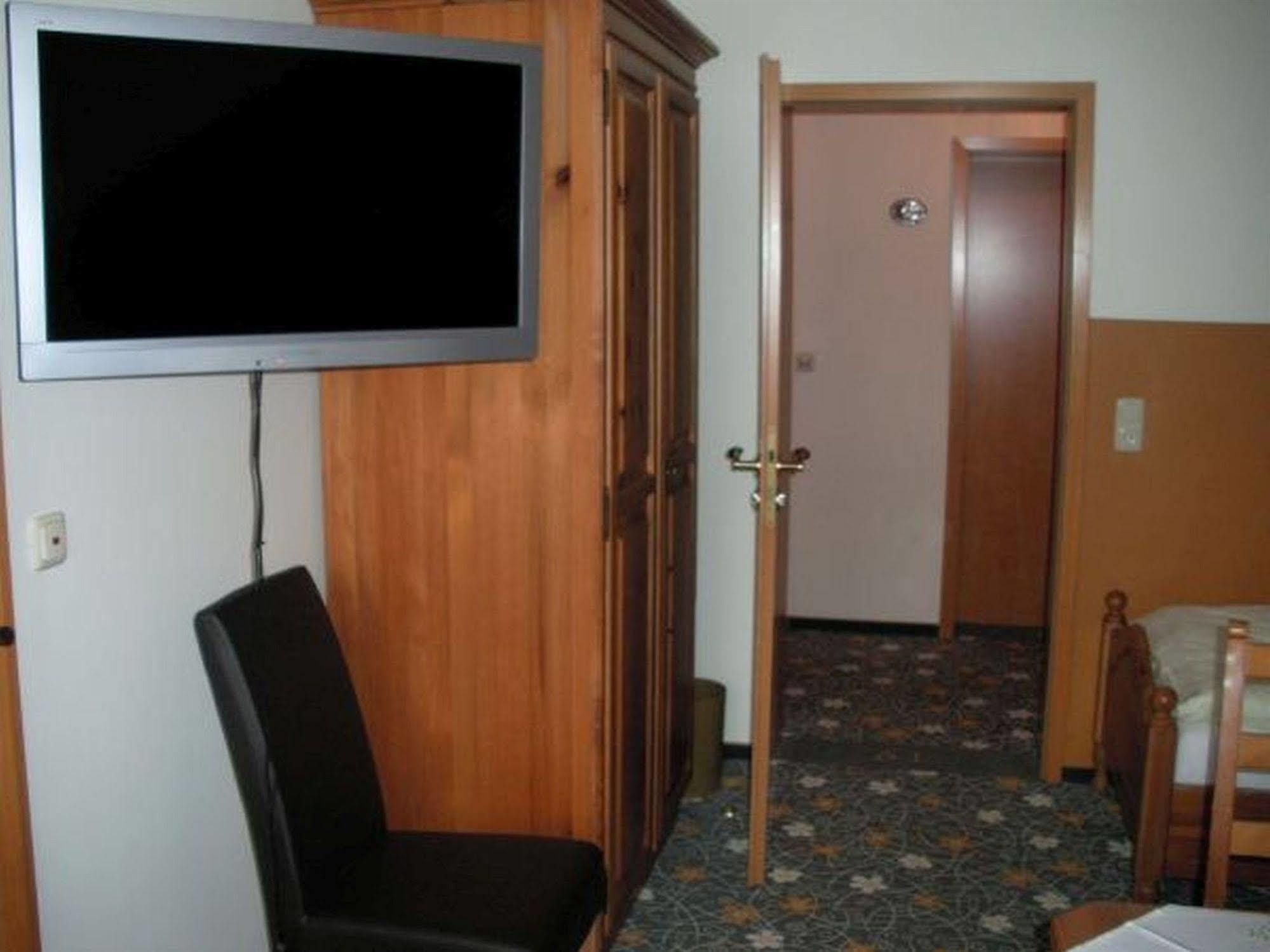 Hotel Company Cölbe Kültér fotó