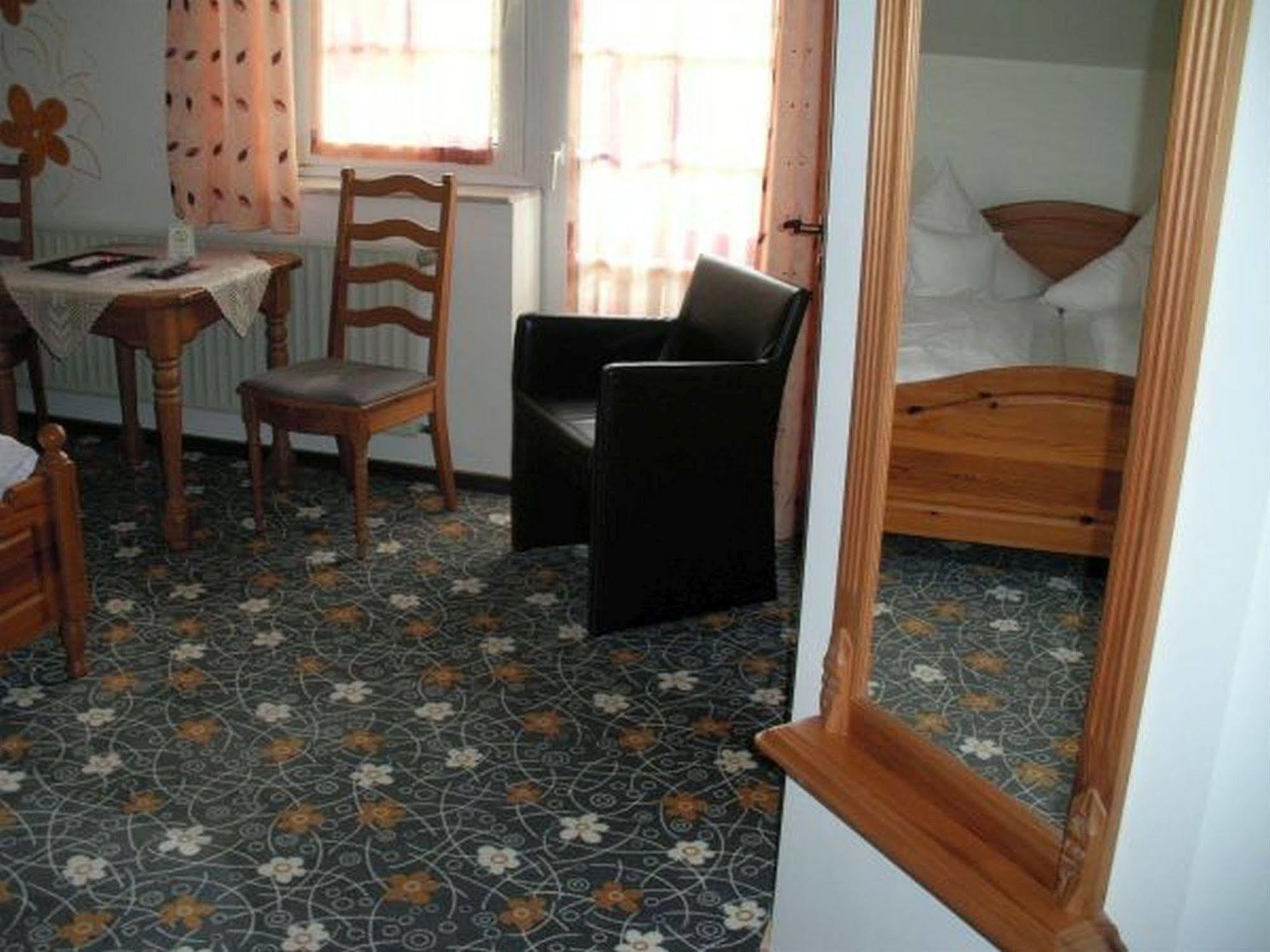 Hotel Company Cölbe Kültér fotó