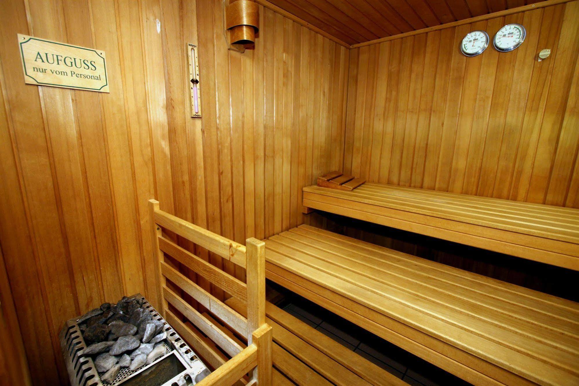 Hotel Company Cölbe Kültér fotó